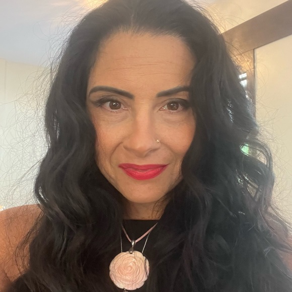 Meet your Posher, Jennifer - Picture 2 of 2